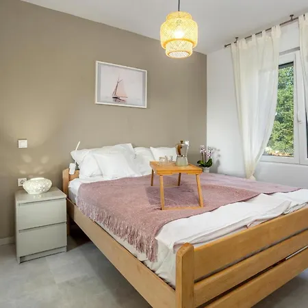 Cozy In Bogovici With Kitchen Apartment