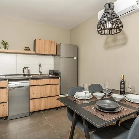 Cozy In Bogovici With Kitchen Apartment Malinska